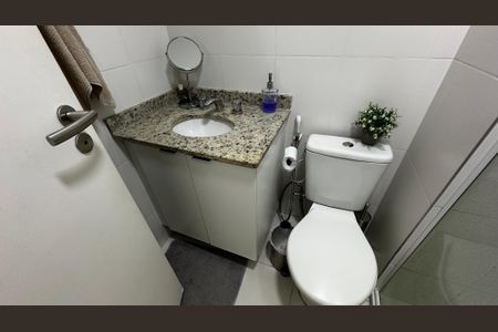 Apartamento à venda com 82m², 2 quartos e 1 vaga Apartamento à venda com 82m², 2 quartos e 1 vagaBanheiro Social