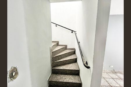 Casa à venda com 130m², 2 quartos e 1 vagaEscada