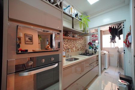 Cozinha de apartamento para alugar com 2 quartos, 67m² em Coqueiros, Florianópolis
