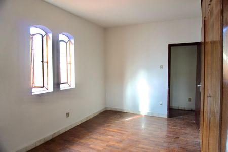 Casa à venda com 300m², 7 quartos e 3 vagas Casa à venda com 300m², 7 quartos e 3 vagasQuarto 2