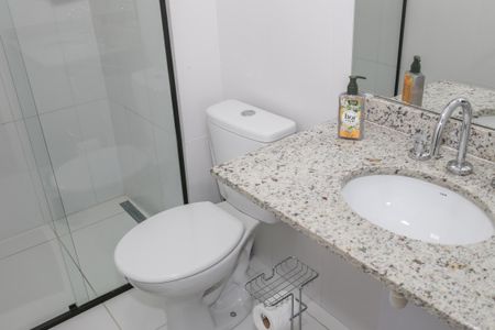 Banheiro de kitnet/studio para alugar com 1 quarto, 29m² em Vila Anglo Brasileira, São Paulo