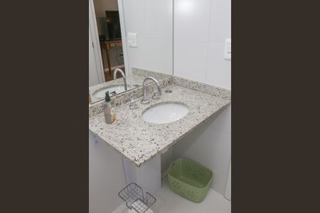 Banheiro de kitnet/studio para alugar com 1 quarto, 29m² em Vila Anglo Brasileira, São Paulo