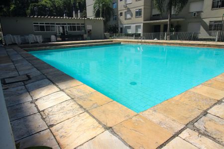 Apartamento à venda com 72m², 2 quartos e sem vagaÁrea comum - Piscina