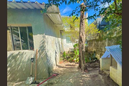 Casa à venda com 288m², 2 quartos e 1 vagaQuintal