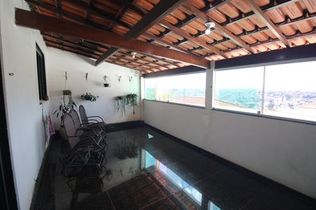 Casa à venda com 706m², 4 quartos e 4 vagasVaranda