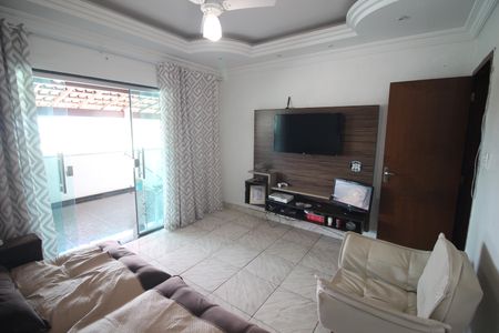 Casa à venda com 706m², 4 quartos e 4 vagasSala