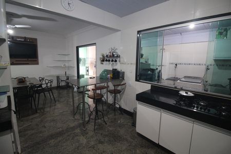 Casa à venda com 706m², 4 quartos e 4 vagasCozinha