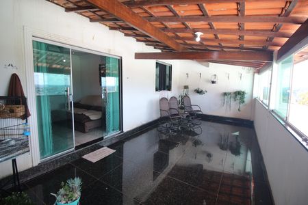 Casa à venda com 706m², 4 quartos e 4 vagasVaranda
