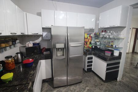 Casa à venda com 706m², 4 quartos e 4 vagasCozinha