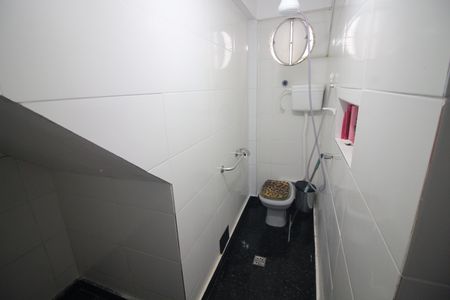 Casa à venda com 706m², 4 quartos e 4 vagasBanheiro 2