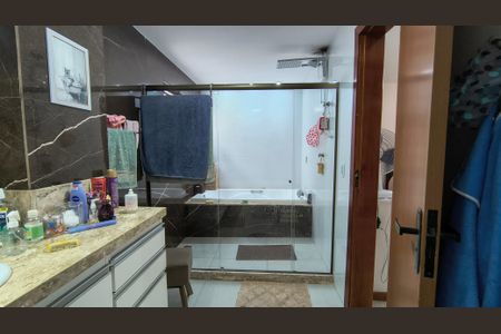 Apartamento para alugar com 400m², 4 quartos e 4 vagas Apartamento para alugar com 400m², 4 quartos e 4 vagasBanheiro da Suíte 2