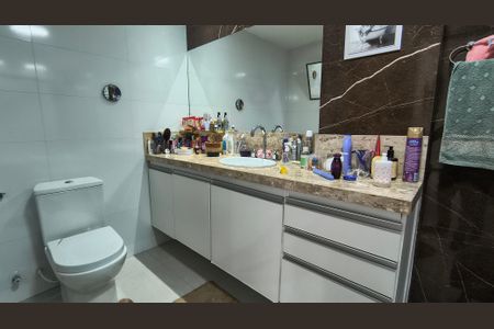 Apartamento para alugar com 400m², 4 quartos e 4 vagas Apartamento para alugar com 400m², 4 quartos e 4 vagasBanheiro da Suíte 2