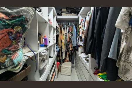 Apartamento para alugar com 400m², 4 quartos e 4 vagas Apartamento para alugar com 400m², 4 quartos e 4 vagasCloset da Suíte 2