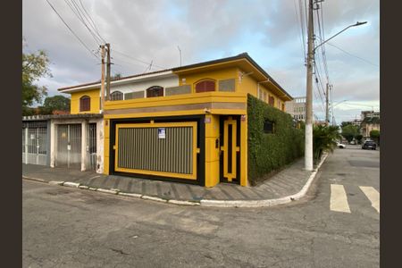 Casa para alugar com 160m², 4 quartos e 2 vagasFachada