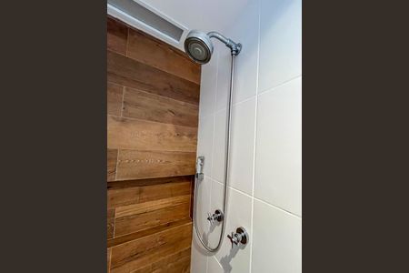 Apartamento à venda com 96m², 2 quartos e 2 vagasDetalhe do banheiro