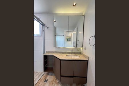 Apartamento à venda com 96m², 2 quartos e 2 vagasBanheiro da Suíte