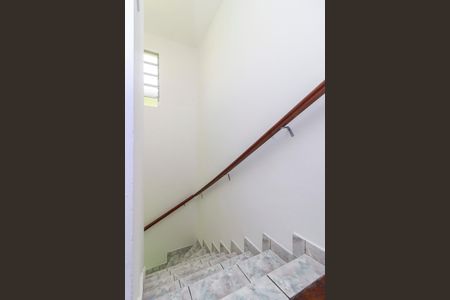 Casa para alugar com 100m², 2 quartos e 2 vagas Casa para alugar com 100m², 2 quartos e 2 vagasEscada