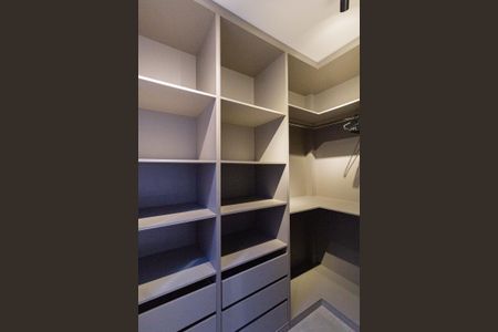 Casa para alugar com 190m², 3 quartos e 1 vaga Casa para alugar com 190m², 3 quartos e 1 vagaCloset da suíte 1