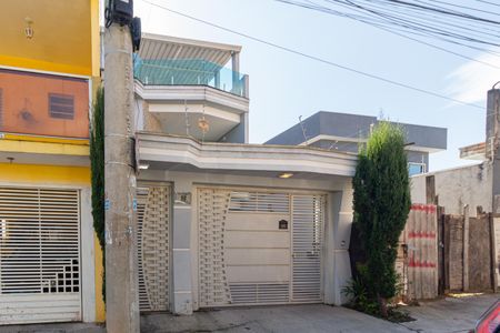 Casa para alugar com 190m², 3 quartos e 1 vaga Casa para alugar com 190m², 3 quartos e 1 vagaFachada