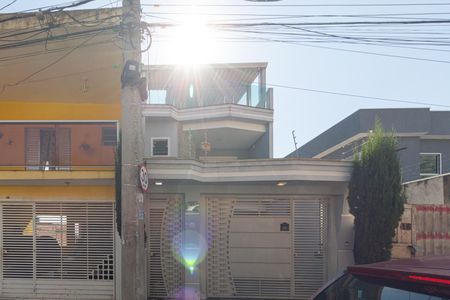 Casa para alugar com 190m², 3 quartos e 1 vaga Casa para alugar com 190m², 3 quartos e 1 vagaFachada