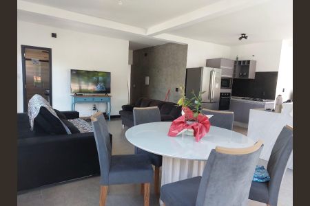 Sala/cozinha de apartamento para alugar com 2 quartos, 120m² em Canasvieiras, Florianópolis