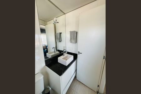 Banheiro de apartamento para alugar com 1 quarto, 42m² em Vila Diva, São Paulo