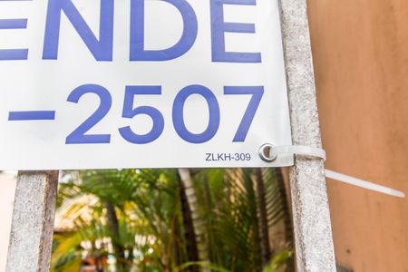 Casa de condomínio à venda com 468m², 3 quartos e 4 vagas Casa de condomínio à venda com 468m², 3 quartos e 4 vagasVista da Rua