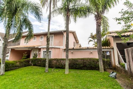 Casa de condomínio à venda com 468m², 3 quartos e 4 vagas Casa de condomínio à venda com 468m², 3 quartos e 4 vagasVista da Rua