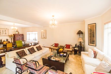 Casa de condomínio à venda com 468m², 3 quartos e 4 vagas Casa de condomínio à venda com 468m², 3 quartos e 4 vagasSala