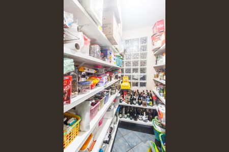 Casa de condomínio à venda com 468m², 3 quartos e 4 vagas Casa de condomínio à venda com 468m², 3 quartos e 4 vagasDespensa