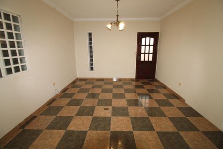 Casa para alugar com 250m², 4 quartos e 2 vagasSala
