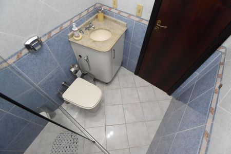 Casa de condomínio para alugar com 450m², 3 quartos e 4 vagasBanheiro 2