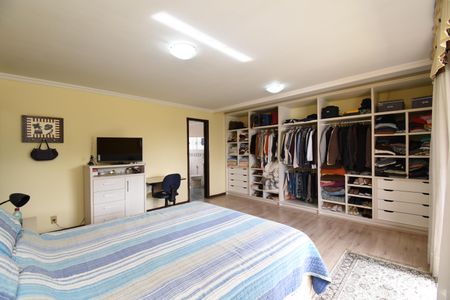 Casa de condomínio para alugar com 450m², 3 quartos e 4 vagasSuíte