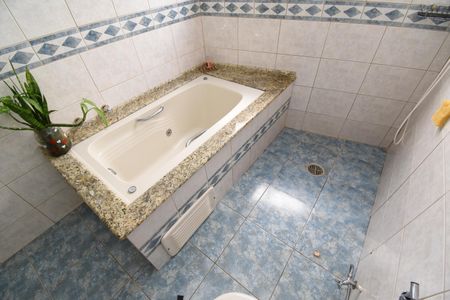 Casa de condomínio para alugar com 450m², 3 quartos e 4 vagasBanheiro da Suíte