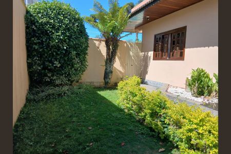 Casa de condomínio para alugar com 450m², 3 quartos e 4 vagas Casa de condomínio para alugar com 450m², 3 quartos e 4 vagasÁrea externa - Jardim