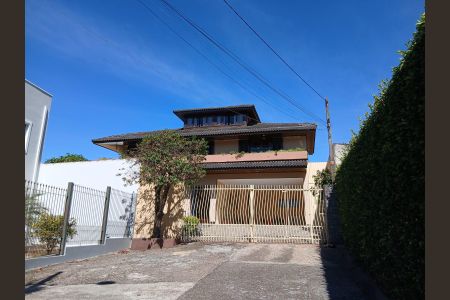 Casa de condomínio para alugar com 450m², 3 quartos e 4 vagas Casa de condomínio para alugar com 450m², 3 quartos e 4 vagasFachada