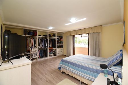 Casa de condomínio para alugar com 450m², 3 quartos e 4 vagasSuíte