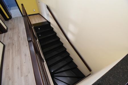 Casa de condomínio para alugar com 450m², 3 quartos e 4 vagasCorredor/Escadas