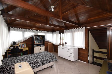 Casa de condomínio para alugar com 450m², 3 quartos e 4 vagasÁtico