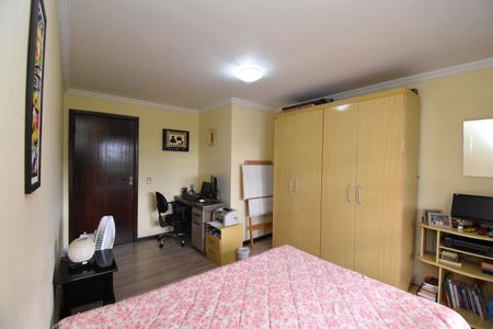 Casa de condomínio para alugar com 450m², 3 quartos e 4 vagasQuarto 2