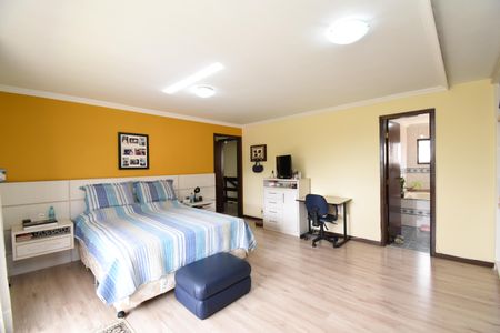 Casa de condomínio para alugar com 450m², 3 quartos e 4 vagasSuíte