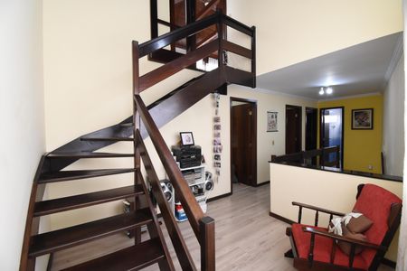 Casa de condomínio para alugar com 450m², 3 quartos e 4 vagasCorredor/Escadas