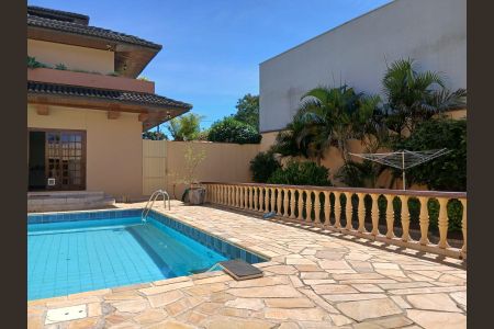 Casa de condomínio para alugar com 450m², 3 quartos e 4 vagas Casa de condomínio para alugar com 450m², 3 quartos e 4 vagasÁrea externa - Piscina