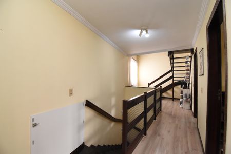 Casa de condomínio para alugar com 450m², 3 quartos e 4 vagasCorredor/Escadas