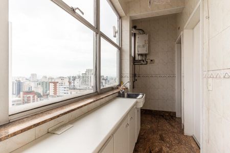 Apartamento à venda com 237m², 4 quartos e 2 vagas Apartamento à venda com 237m², 4 quartos e 2 vagasÁrea de Serviço