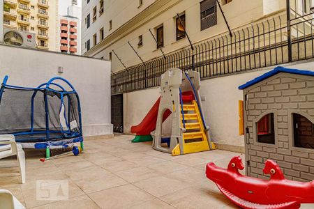 Apartamento à venda com 237m², 4 quartos e 2 vagas Apartamento à venda com 237m², 4 quartos e 2 vagasPlayground