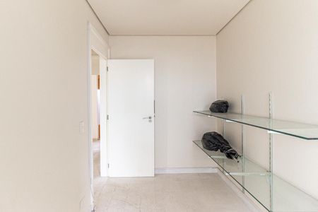 Apartamento à venda com 237m², 4 quartos e 2 vagas Apartamento à venda com 237m², 4 quartos e 2 vagasSuíte 2