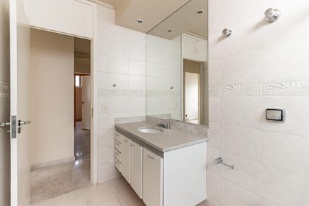 Apartamento à venda com 237m², 4 quartos e 2 vagas Apartamento à venda com 237m², 4 quartos e 2 vagasBanheiro Social