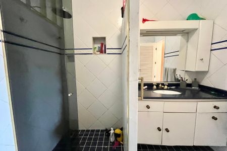 Apartamento para alugar com 330m², 4 quartos e 2 vagasBanheiro da suíte 3