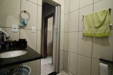 Casa à venda com 200m², 2 quartos e 1 vagaBanheiro